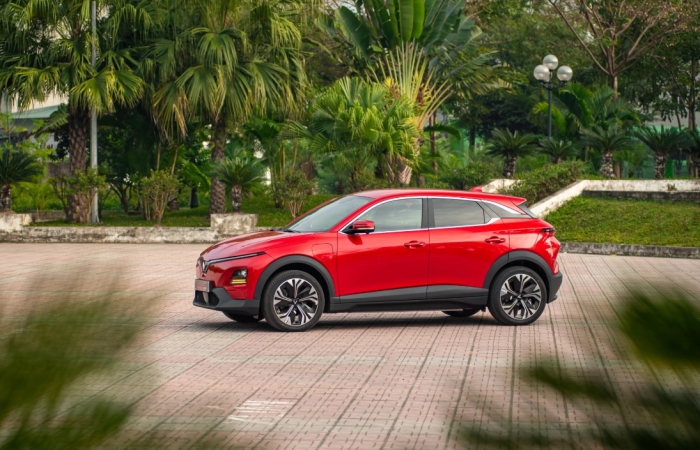 Gi&aacute; lăn b&aacute;nh VinFast VF 6 cập nhật giữa th&aacute;ng 12/2025 ở mức &lsquo;hấp dẫn kh&oacute; tin&rsquo;, c&ograve;n được sạc miễn ph&iacute; ảnh 4