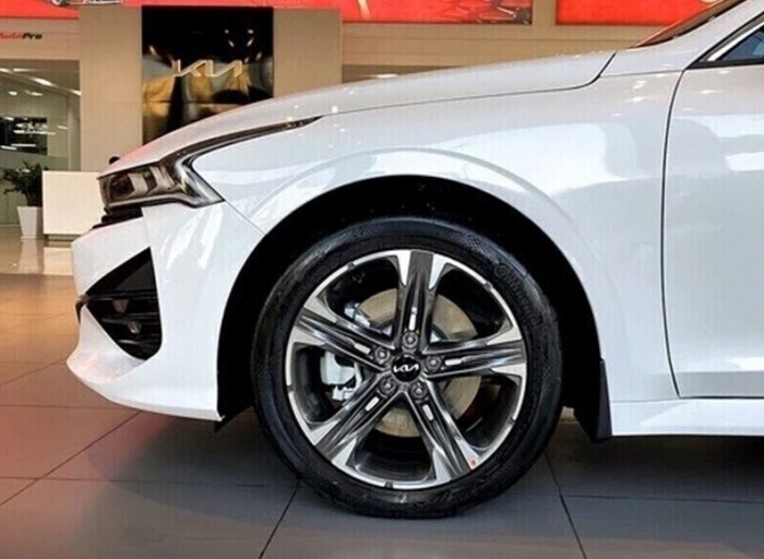 Kia K5 nhận ưu đ&atilde;i khủng gi&uacute;p gi&aacute; lăn b&aacute;nh giảm mạnh giữa th&aacute;ng 12/2025, quyết &lsquo;đả bại&rsquo; Toyota Camry ảnh 5