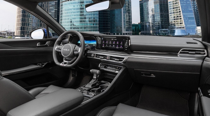Kia K5 nhận ưu đ&atilde;i khủng gi&uacute;p gi&aacute; lăn b&aacute;nh giảm mạnh giữa th&aacute;ng 12/2025, quyết &lsquo;đả bại&rsquo; Toyota Camry ảnh 6