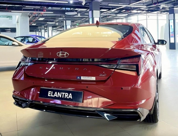 Bảng gi&aacute; lăn b&aacute;nh Hyundai Elantra cuối th&aacute;ng 12/2025: Rẻ &lsquo;chạm đ&aacute;y&rsquo;, quyết đấu Mazda3 v&agrave; Kia K3 ảnh 4