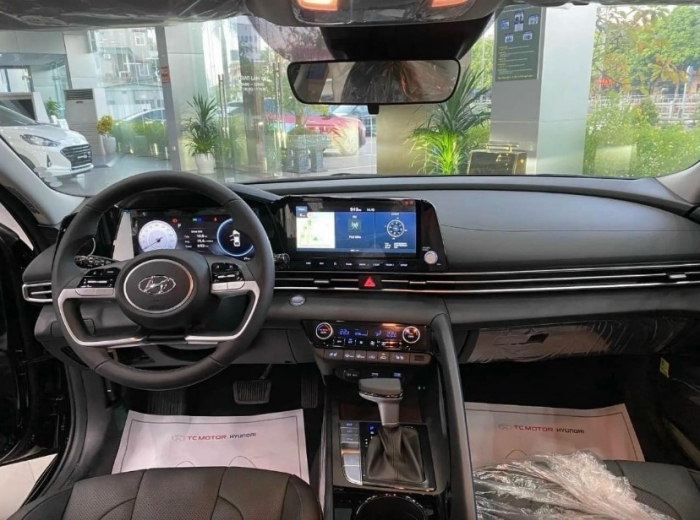 Bảng gi&aacute; lăn b&aacute;nh Hyundai Elantra cuối th&aacute;ng 12/2025: Rẻ &lsquo;chạm đ&aacute;y&rsquo;, quyết đấu Mazda3 v&agrave; Kia K3 ảnh 5