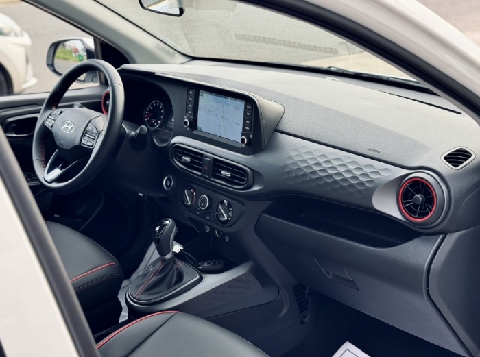 Bảng gi&aacute; lăn b&aacute;nh Hyundai Grand i10 cuối th&aacute;ng 12/2025: &lsquo;Rẻ v&ocirc; đối&rsquo; ph&acirc;n kh&uacute;c, &aacute;p chế Kia Morning ảnh 4