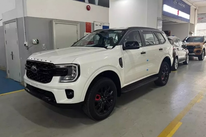 Gi&aacute; Ford Everest lăn b&aacute;nh cuối th&aacute;ng 12/2025: Dễ mua, &lsquo;hạ gục&rsquo; Hyundai Santa Fe v&agrave; Toyota Fortuner ảnh 2