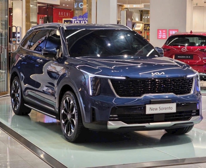 Gi&aacute; Kia Sorento lăn b&aacute;nh cuối th&aacute;ng 12/2025: Hạ gục Ford Everest v&agrave; Toyota Fortuner nhờ ưu đ&atilde;i khủng ảnh 1