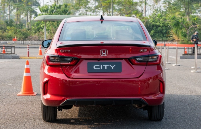 Gi&aacute; lăn b&aacute;nh Honda City giảm s&acirc;u cuối th&aacute;ng 12/2025, đẩy Toyota Vios v&agrave; Hyundai Accent &lsquo;v&agrave;o thế kh&oacute;&rsquo; ảnh 3