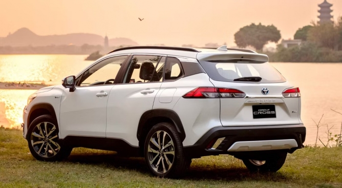 Gi&aacute; xe Toyota Corolla Cross lăn b&aacute;nh cuối th&aacute;ng 12/2025: Hạ knock-out Kia Seltos nhờ si&ecirc;u ưu đ&atilde;i ảnh 4