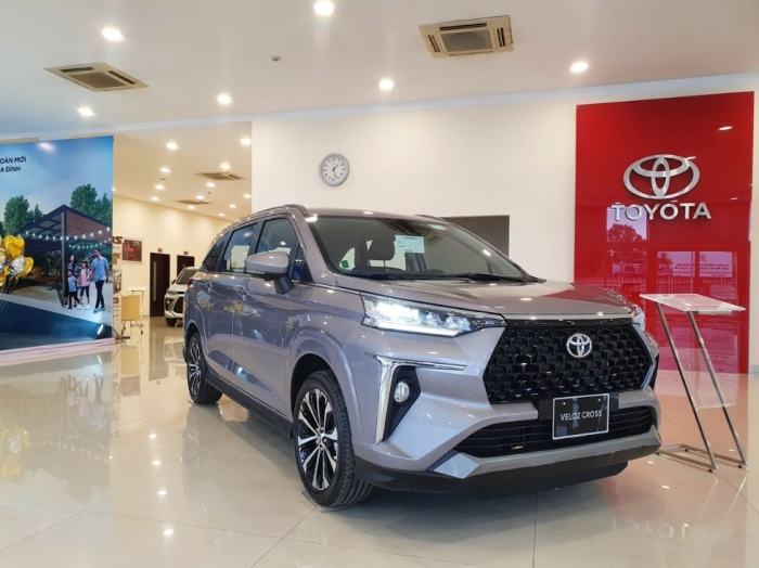 &lsquo;Hạ bệ&rsquo; Mitsubishi Xpander, gi&aacute; lăn b&aacute;nh Toyota Veloz Cross giảm mạnh nhờ ưu đ&atilde;i cuối th&aacute;ng 12/2025 ảnh 1