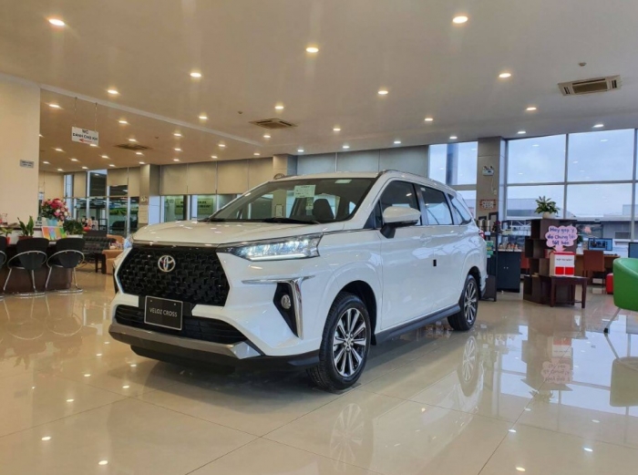 &lsquo;Hạ bệ&rsquo; Mitsubishi Xpander, gi&aacute; lăn b&aacute;nh Toyota Veloz Cross giảm mạnh nhờ ưu đ&atilde;i cuối th&aacute;ng 12/2025 ảnh 2