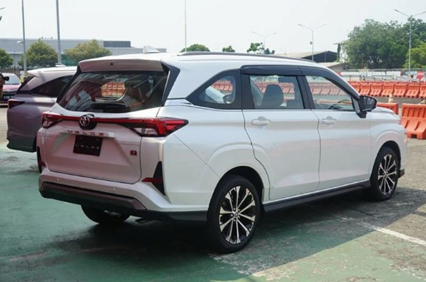&lsquo;Hạ bệ&rsquo; Mitsubishi Xpander, gi&aacute; lăn b&aacute;nh Toyota Veloz Cross giảm mạnh nhờ ưu đ&atilde;i cuối th&aacute;ng 12/2025 ảnh 4