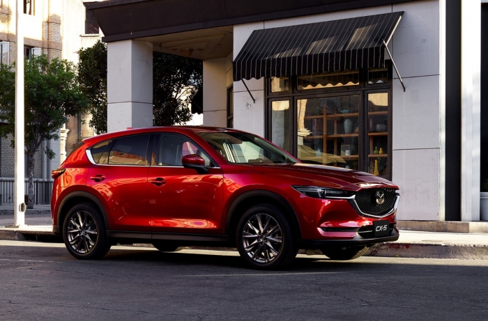 Tin xe hot 28/12: Mazda CX-5 &aacute;p đảo Honda CR-V bằng gi&aacute; lăn b&aacute;nh &lsquo;rẻ v&ocirc; đối&rsquo;, hấp dẫn kh&aacute;ch Việt ảnh 1