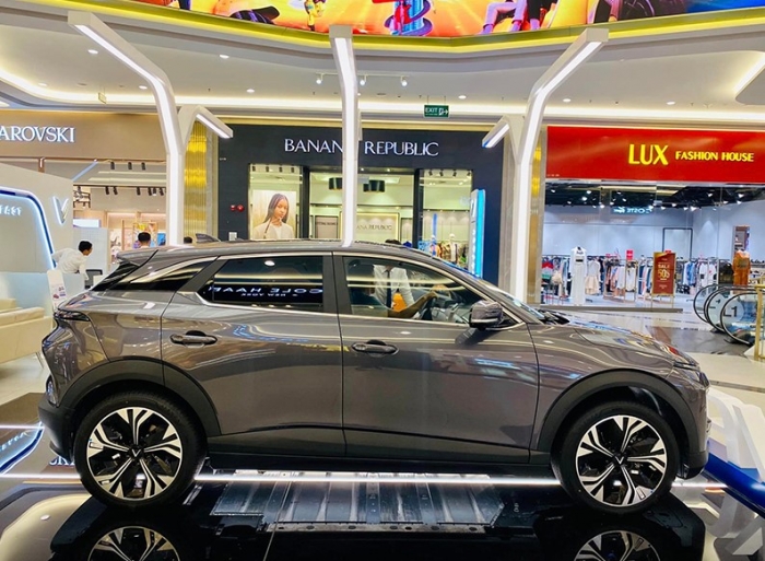 Gi&aacute; xe VinFast VF 6 lăn b&aacute;nh cuối th&aacute;ng 12/2025 &lsquo;si&ecirc;u hời&rsquo; cho kh&aacute;ch Việt, đi k&egrave;m cực ưu đ&atilde;i hấp dẫn ảnh 5