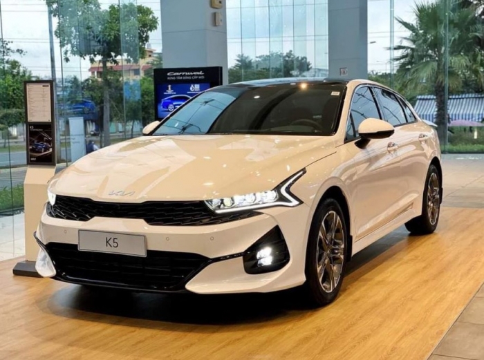 Kia K5 &lsquo;đe nẹt&rsquo; Toyota Camry bằng gi&aacute; lăn b&aacute;nh cực rẻ, k&egrave;m theo ưu đ&atilde;i hấp dẫn cuối th&aacute;ng 12/2025 ảnh 2