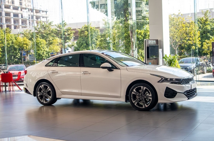 Kia K5 &lsquo;đe nẹt&rsquo; Toyota Camry bằng gi&aacute; lăn b&aacute;nh cực rẻ, k&egrave;m theo ưu đ&atilde;i hấp dẫn cuối th&aacute;ng 12/2025 ảnh 3