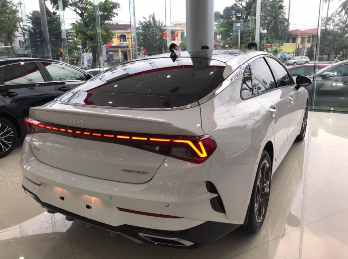 Kia K5 &lsquo;đe nẹt&rsquo; Toyota Camry bằng gi&aacute; lăn b&aacute;nh cực rẻ, k&egrave;m theo ưu đ&atilde;i hấp dẫn cuối th&aacute;ng 12/2025 ảnh 5