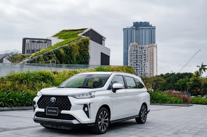 Giá lăn bánh Toyota Veloz Cross giữa tháng 2/2025 siêu rẻ, ‘chơi tất tay’ với Mitsubishi Xpander ảnh 1