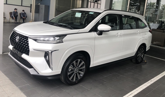 Giá lăn bánh Toyota Veloz Cross giữa tháng 2/2025 siêu rẻ, ‘chơi tất tay’ với Mitsubishi Xpander ảnh 2