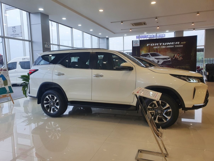 Giá xe Toyota Fortuner lăn bánh giữa tháng 2/2025 đang ‘cực mềm’, đại chiến Ford Everest và Santa Fe ảnh 2