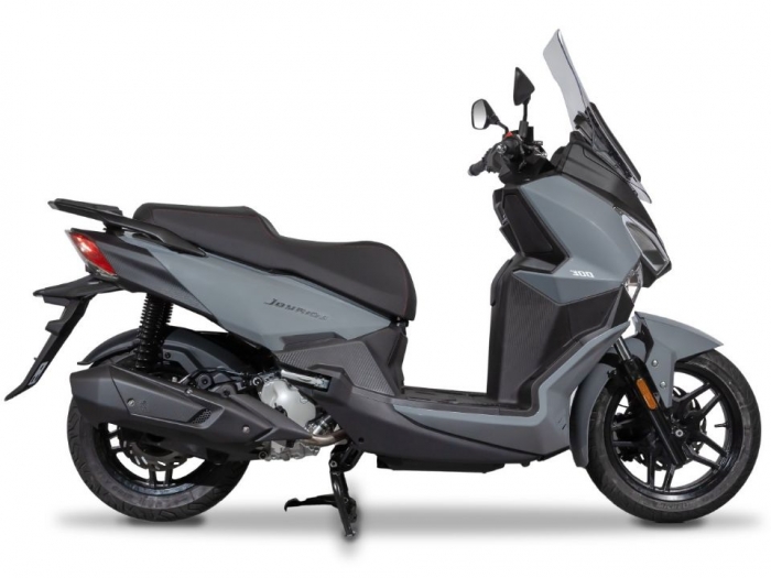 Ra mắt ‘vua xe ga’ 300cc mới ‘thách thức’ Honda SH với giá hấp dẫn, trang bị đủ cả ABS 2 kênh và TCS ảnh 1