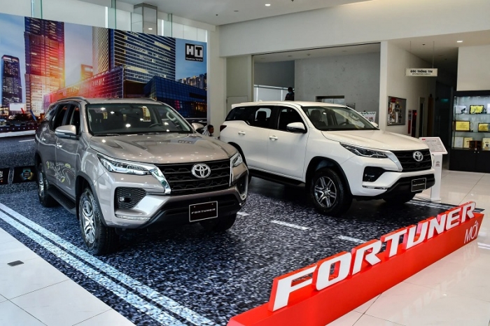 Giá lăn bánh Toyota Fortuner giữa tháng 3/2025 rẻ ‘chạm đáy’, hạ bệ Hyundai Santa Fe và Ford Everest ảnh 1