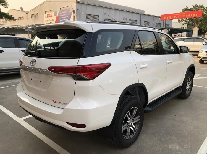 Giá lăn bánh Toyota Fortuner giữa tháng 3/2025 rẻ ‘chạm đáy’, hạ bệ Hyundai Santa Fe và Ford Everest ảnh 4