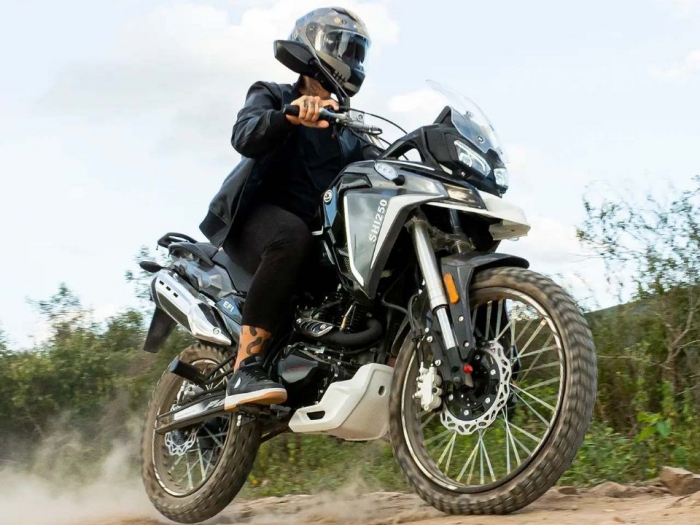 ‘Vua côn tay’ 250cc mới mạnh át vía Yamaha Exciter, trang bị đè bẹp Honda Winner X ra mắt với giá rẻ ảnh 2