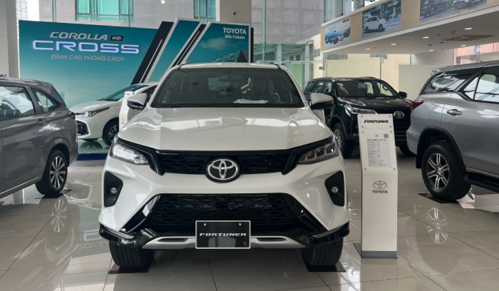 Giá lăn bánh Toyota Fortuner đầu tháng 5/2025 đang siêu rẻ, đe nẹt Ford Everest và Hyundai Santa Fe ảnh 1