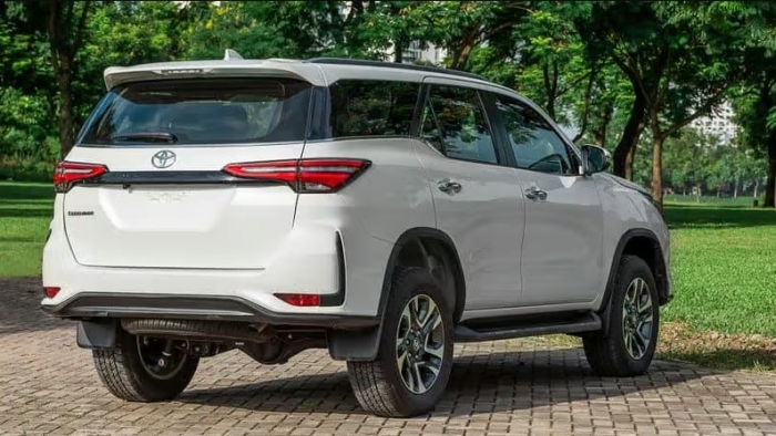 Giá lăn bánh Toyota Fortuner đầu tháng 5/2025 đang siêu rẻ, đe nẹt Ford Everest và Hyundai Santa Fe ảnh 4