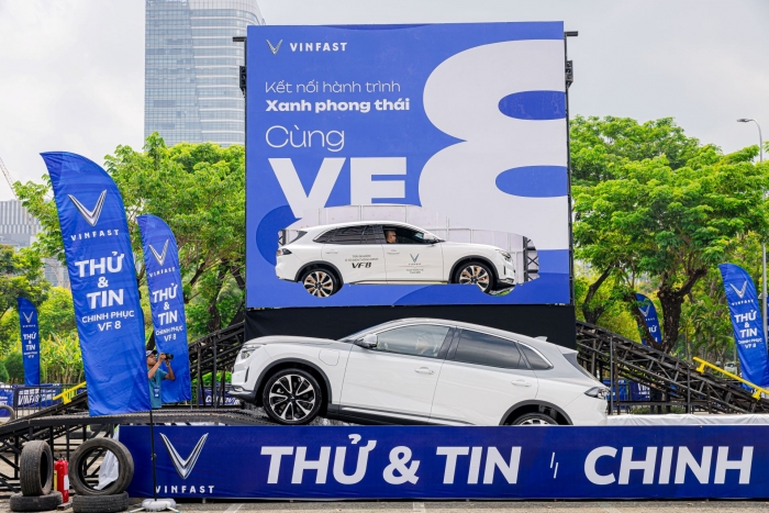 Khách Việt lần đầu thử VF 8 leo dốc, lội nước: Xe xăng thì ngại nhưng xe điện chinh phục đơn giản ảnh 7