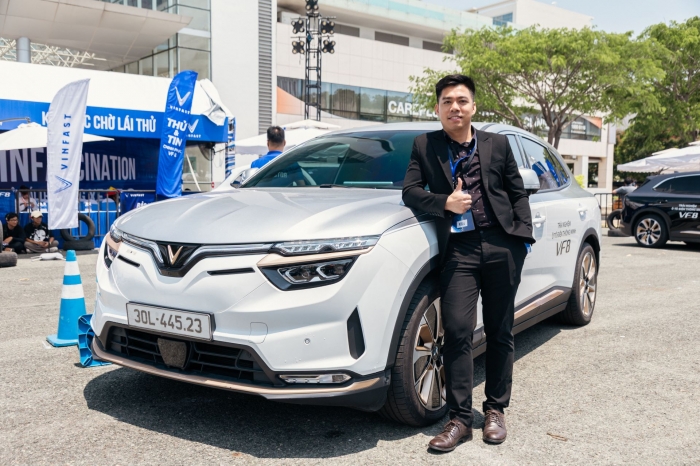 Khách Việt lần đầu thử VF 8 leo dốc, lội nước: Xe xăng thì ngại nhưng xe điện chinh phục đơn giản ảnh 9