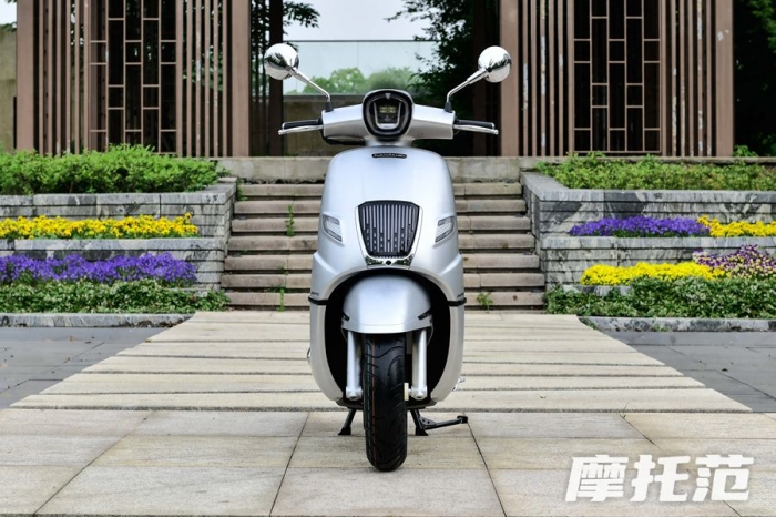 Dẹp Honda SH đi, ra mắt ‘vua xe ga’ 244cc mới giá chỉ 54 triệu đồng, có ABS 2 kênh, TCS và màn TFT ảnh 2