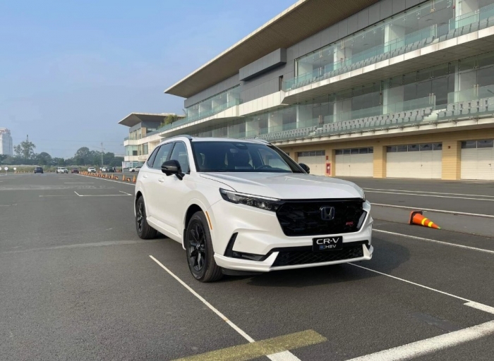 Giá lăn bánh Honda CR-V đang siêu rẻ cuối tháng 5/2025, quyết lật đổ sự thống trị của Mazda CX-5 ảnh 2