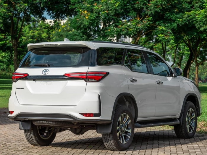 Giá lăn bánh siêu rẻ cuối tháng 5/2025, Toyota Fortuner dễ hạ gục Ford Everest và Hyundai Santa Fe ảnh 3