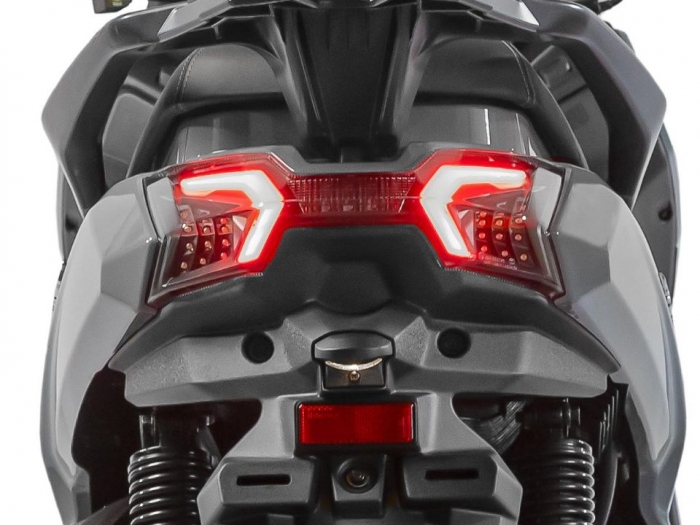 Tin xe trưa 8/6: ‘Vua xe ga’ mới ra mắt với giá cực cạnh tranh, trang bị đỉnh cao vượt trội Honda SH ảnh 1