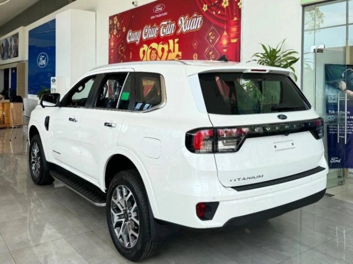 Giá xe Ford Everest lăn bánh cực rẻ đầu tháng 6/2025, Hyundai Santa Fe và Toyota Fortuner dễ ra rìa ảnh 5