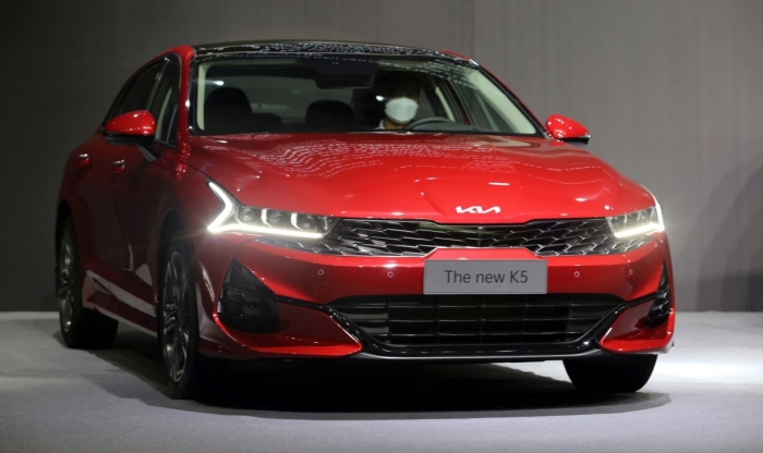 Giá Kia K5 lăn bánh cuối tháng 6/2024 rẻ lấn át Toyota Camry, cơ hội vàng để khách Việt xuống tiền ảnh 1