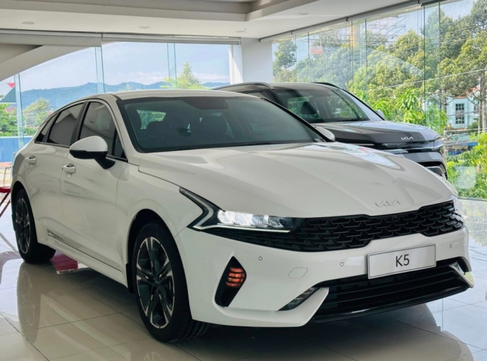 Giá Kia K5 lăn bánh cuối tháng 6/2024 rẻ lấn át Toyota Camry, cơ hội vàng để khách Việt xuống tiền ảnh 3