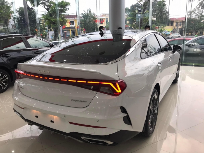 Giá Kia K5 lăn bánh cuối tháng 6/2024 rẻ lấn át Toyota Camry, cơ hội vàng để khách Việt xuống tiền ảnh 5