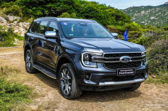 Giá lăn bánh Ford Everest cuối tháng 6/2025 cực rẻ, hạ đo ván Toyota Fortuner và Hyundai Santa Fe ảnh 2