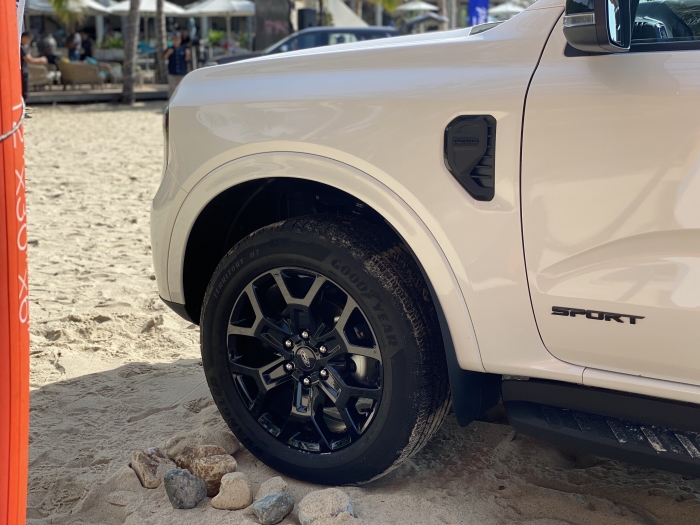 Giá lăn bánh Ford Everest cuối tháng 6/2025 cực rẻ, hạ đo ván Toyota Fortuner và Hyundai Santa Fe ảnh 7
