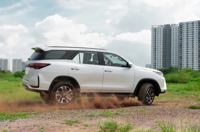 Giá xe Toyota Fortuner lăn bánh đầu tháng 7/2025 ở mức cực mềm, thách thức Ford Everest và Santa Fe ảnh 3