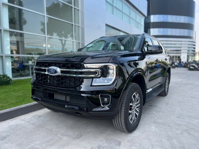 Ford Everest có giá lăn bánh hấp dẫn đầu tháng 7/2025, trấn áp Hyundai Santa Fe và Toyota Fortuner ảnh 1