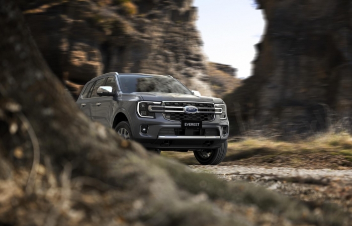 Ford Everest có giá lăn bánh hấp dẫn đầu tháng 7/2025, trấn áp Hyundai Santa Fe và Toyota Fortuner ảnh 2