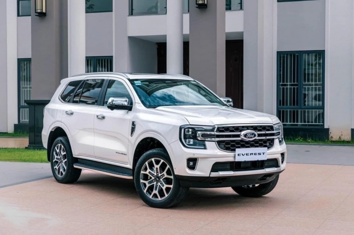 Ford Everest có giá lăn bánh hấp dẫn đầu tháng 7/2025, trấn áp Hyundai Santa Fe và Toyota Fortuner ảnh 4