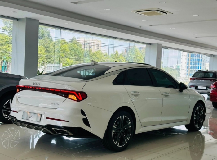 Giá lăn bánh Kia K5 giữa tháng 7/2025 đang ở mức cực kỳ cạnh tranh, nhăm nhe ‘hất cẳng’ Toyota Camry ảnh 5