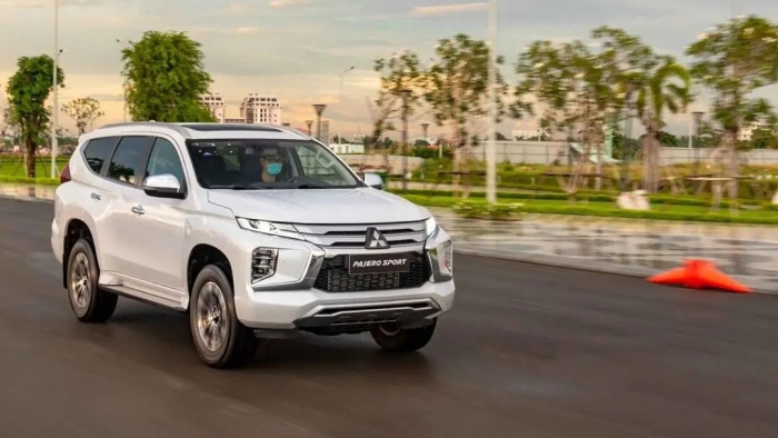 ‘Lật đổ’ Ford Everest, Mitsubishi Pajero Sport giảm giá lăn bánh xuống mức cực rẻ cuối tháng 8/2025 ảnh 2