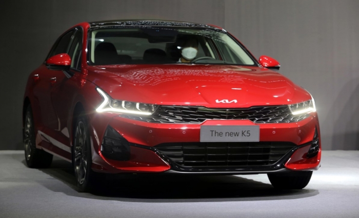 Giá xe Kia K5 lăn bánh đầu tháng 8/2025 kèm ưu đãi khủng, ‘đè bẹp’ Toyota Camry không phải việc khó ảnh 1