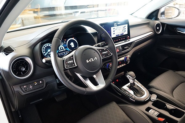 Hạ gục Mazda3 và Hyundai Elantra, Kia K3 giảm giá lăn bánh xuống mức cực rẻ đầu tháng 8/2025 ảnh 5