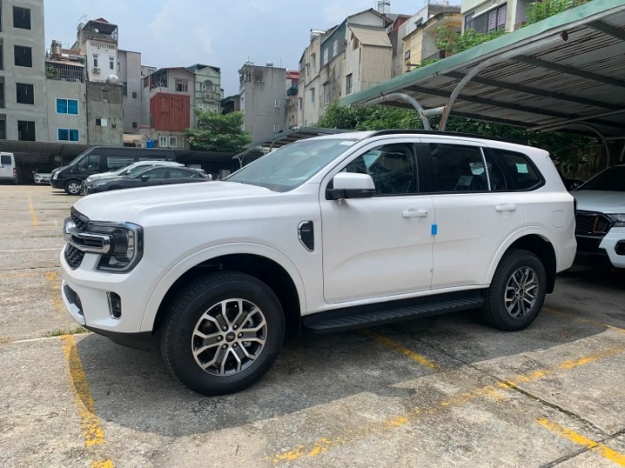 Giá Ford Everest lăn bánh giữa tháng 8/2025 rẻ hiếm thấy, đe nẹt Toyota Fortuner và Hyundai Santa Fe ảnh 2