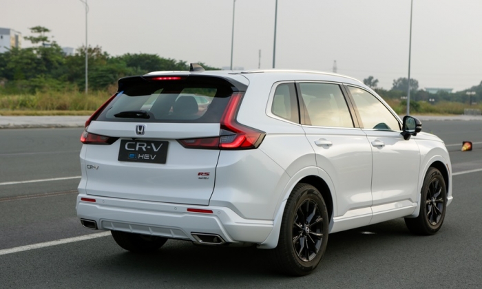 Giá lăn bánh Honda CR-V giảm sâu cuối tháng 8/2025, sẵn sàng đánh bại Hyundai Tucson và Mazda CX-5 ảnh 3
