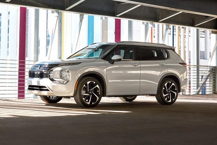 Giá lăn bánh Mitsubishi Outlander giảm sâu cuối tháng 8/2025, quyết ‘chơi tất tay’ với Mazda CX-5 ảnh 1